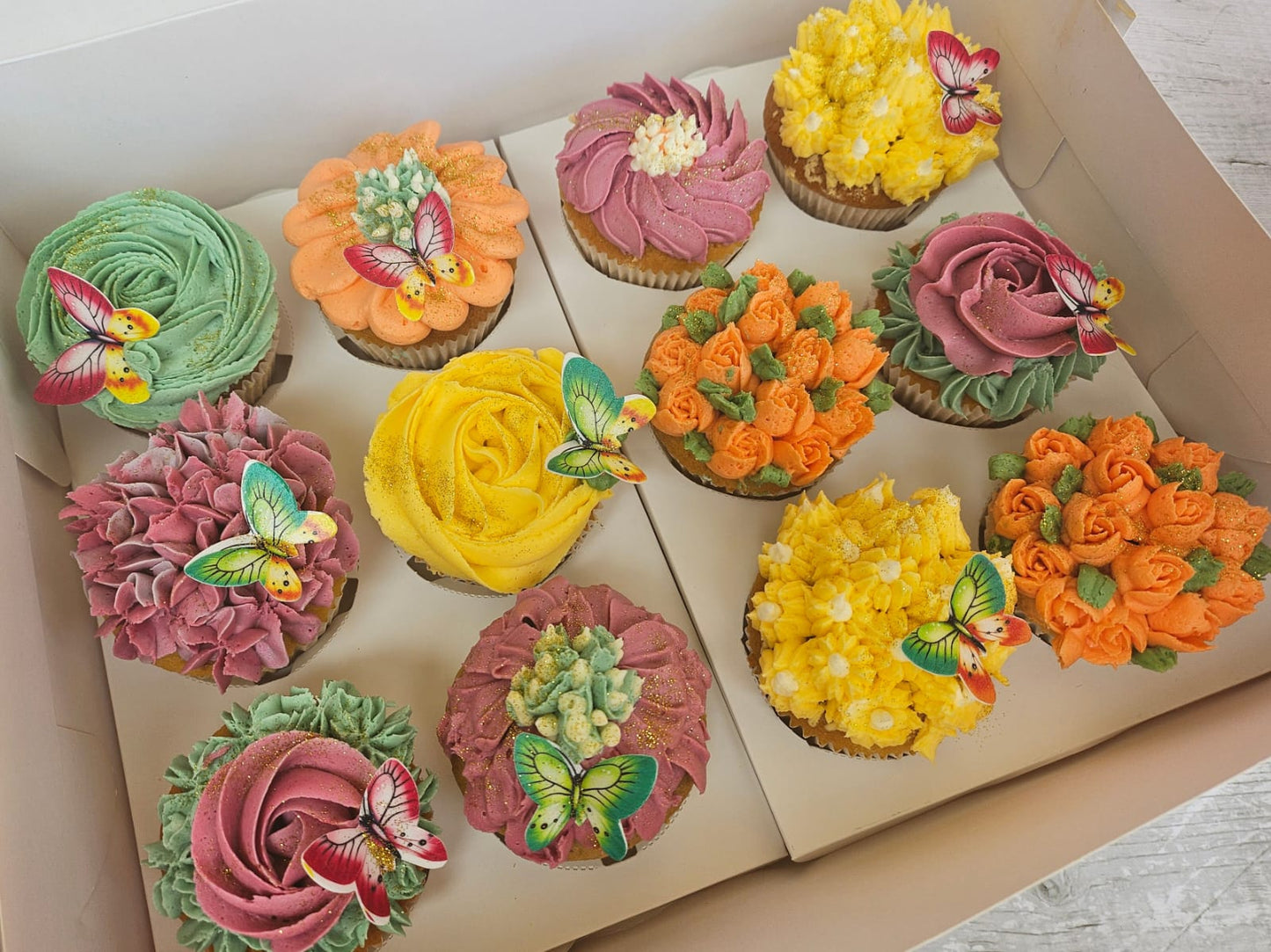 Coffret de cupcakes à offrir thème Fleurs