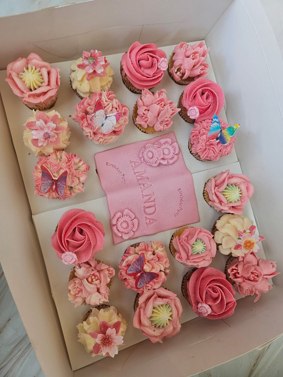 Coffret de cupcakes à offrir thème Fleurs