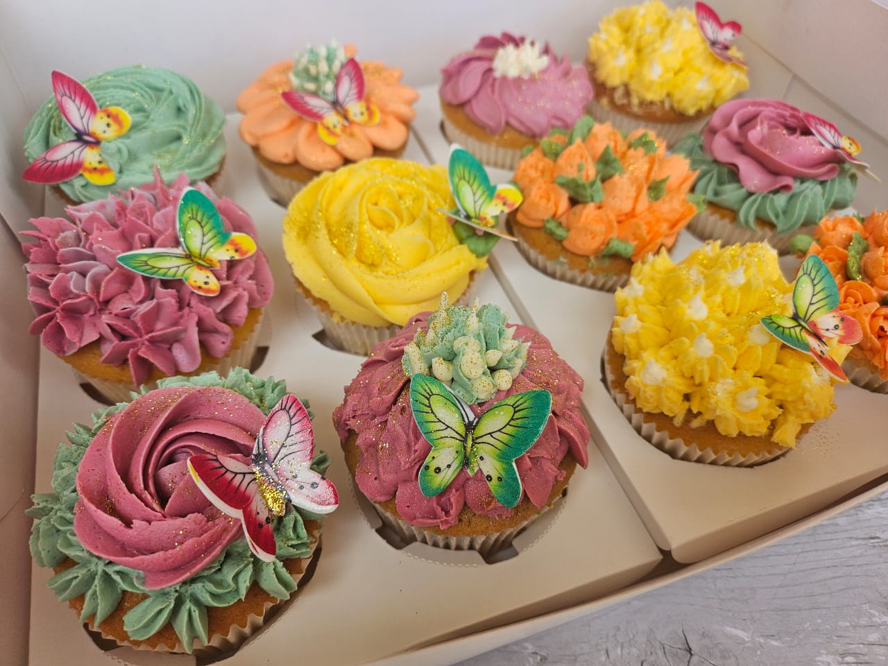 Coffret de cupcakes à offrir thème Fleurs