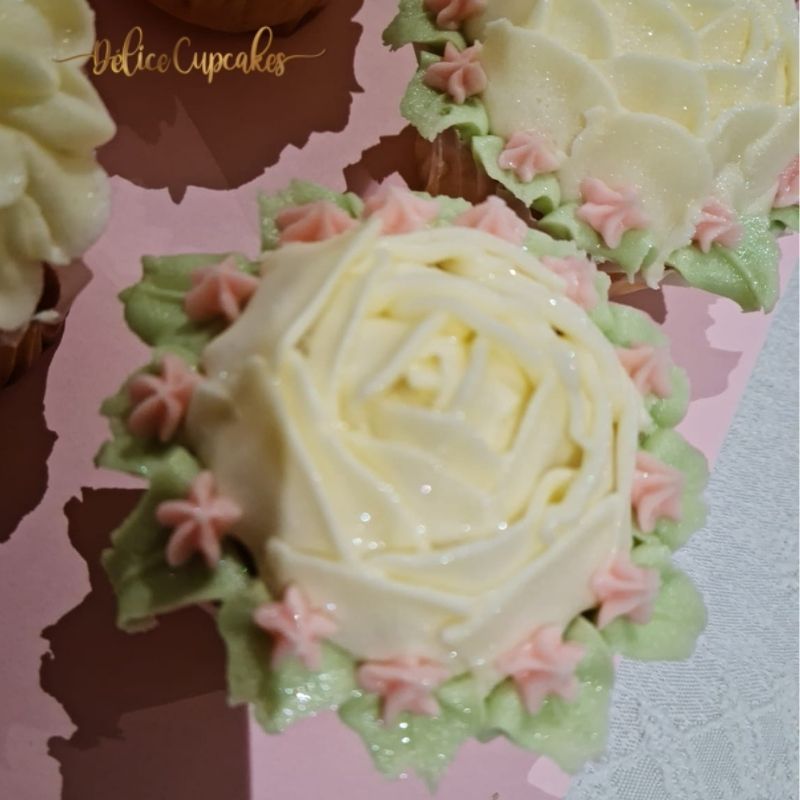 Cupcakes thème Fleurs/Anniversaire/Mariage... à partir de