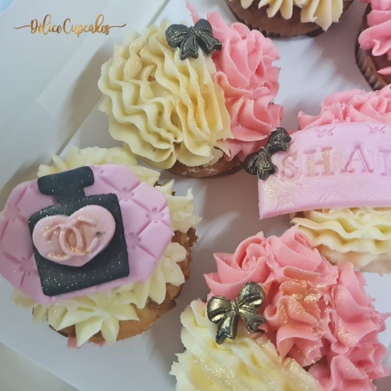 Cupcakes thème Fleurs/Anniversaire/Mariage... à partir de