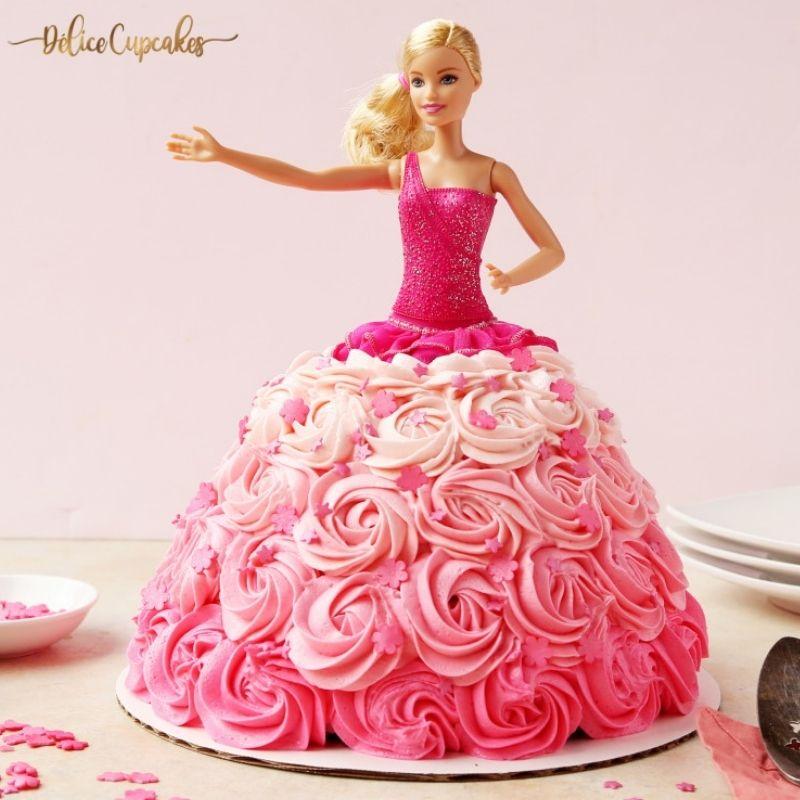 Layer Cake design thème Poupée Barbie sur commande à la Réunion! –  Délicecupcakes