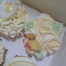 Charger et lire la vidéo dans la visionneuse de la Galerie, Coffret de cupcakes à offrir thème Fleurs
